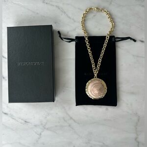 WE WORE WHAT Shell Pendant On Chain | Gold